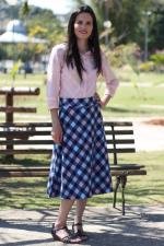 Saia midi evas&ecirc; azul claro xadrez