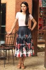 Saia midi god&ecirc; total preta flores vermelhas