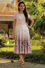 Saia midi god&ecirc; total lil&aacute;s com rosas