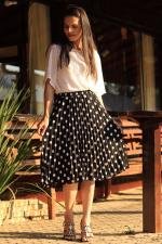 Saia midi plissada preta bolinhas