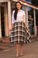 Saia midi plissada xadrez