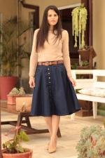 Saia midi god&ecirc; jeans azul marinho bot&otilde;es