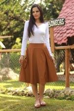 Saia midi de nesgas caramelo