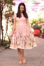 Vestido midi godê total rosa flores chave do coração