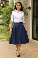 Saia midi de pregas azul marinho com bot&otilde;es e bolsos