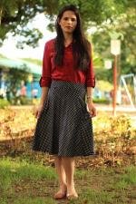 Saia midi de nesgas poá