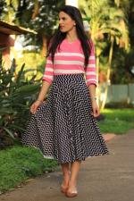 Saia midi godê total preta zig zag