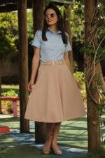 Saia midi creme com cinto e bolsos