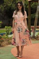 Vestido midi transpassado rosa