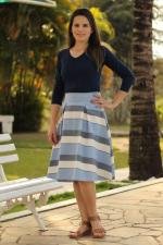 Saia midi de pregas azul piscina listras