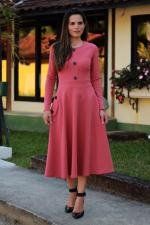 Vestido midi god&ecirc; goiaba com bot&otilde;es e bolsos