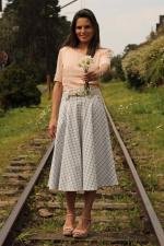 Saia midi branca grid com bolsos