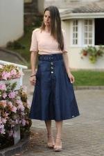 Saia longuete jeans com cinto