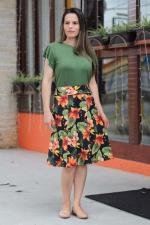 Saia midi de nesgas preta flores laranja