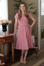 Vestido midi evas&ecirc; ros&ecirc; com cinto