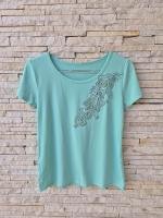 Blusa manga curta verde bordada