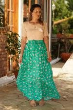 Saia longa tr&ecirc;s marias verde floral