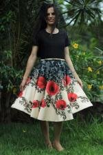 Vestido midi god&ecirc; total preto e bege rosas vermelhas