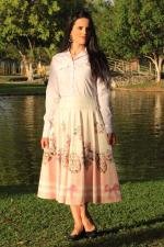 Saia midi god&ecirc; total branca quadriculada floral